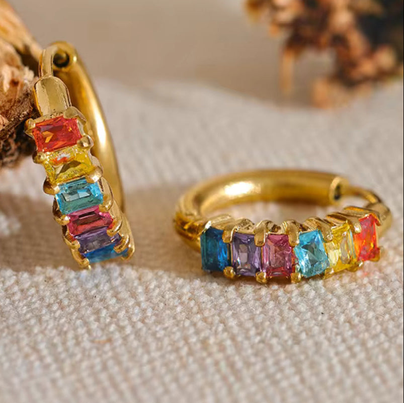 LARI CRYSTAL HOOPS